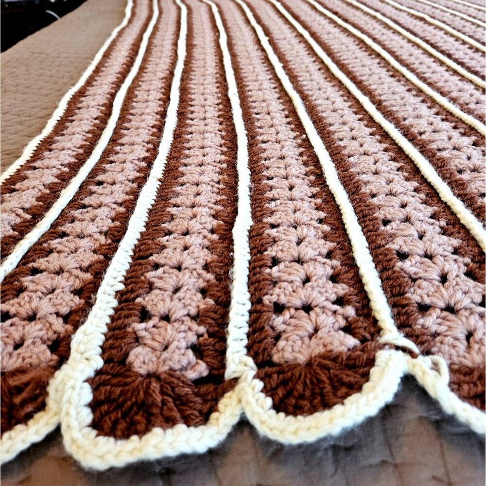 Vintage Crochet Blanket Brown Beige Ivory Scalloped Edge Handmade 62 x 48" Twin - Picture 7 of 12